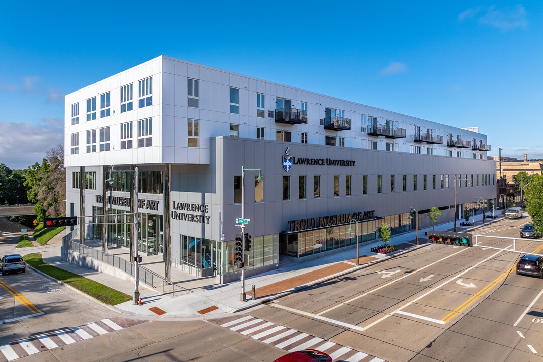 LUX at Lawrence in Appleton, WI - Foto de edificio