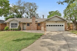 1719 Longhorn Dr in Houston, TX - Building Photo