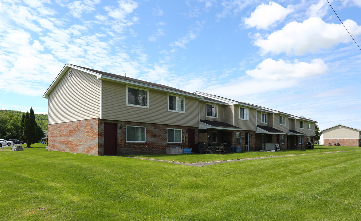 Country Townhomes in Cortland, NY - Building Photo