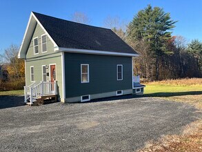 450 Riverside Dr in Augusta, ME - Foto de edificio - Building Photo