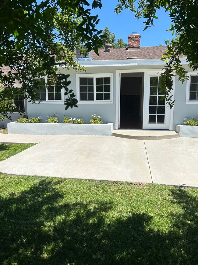23308 Friar St in Woodland Hills, CA - Building Photo - Building Photo