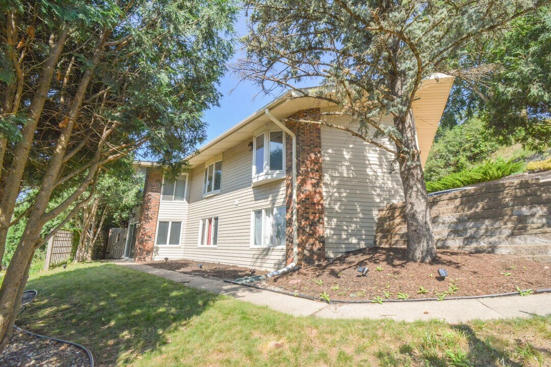 1723 Teton Ln NE in Rochester, MN - Building Photo