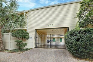 305 Avondale St in Houston, TX - Building Photo