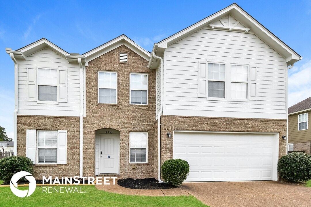 4542 Sweet Whisper Ln in Memphis, TN - Foto de edificio