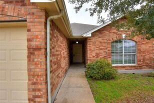 401 Bandara Woods Blvd in Elgin, TX - Building Photo