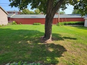 626 W King St, Unit Lower in Winona, MN - Foto de edificio - Building Photo