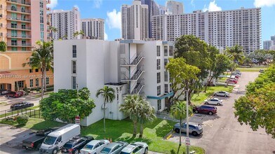 17560 Atlantic Blvd in Sunny Isles Beach, FL - Building Photo - Building Photo