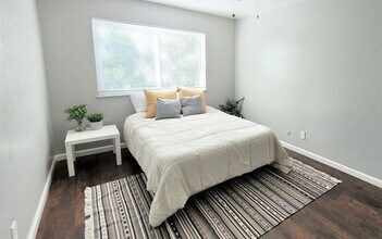 1533 Harmon St in Berkeley, CA - Foto de edificio - Interior Photo