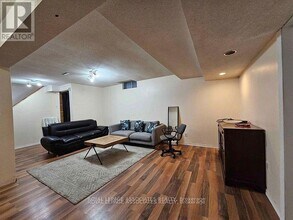 9 Ridgewood Rd in Toronto, ON - Building Photo - Building Photo