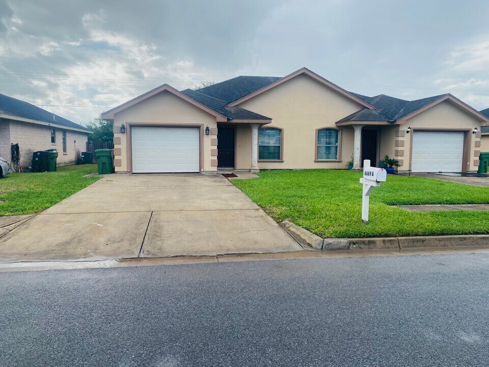 6669 Garden Woods Ave in Brownsville, TX - Building Photo