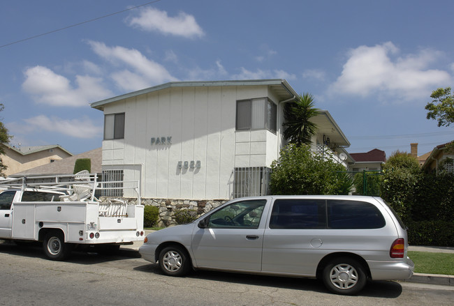 5923 Willoughby Ave in Los Angeles, CA - Building Photo - Building Photo