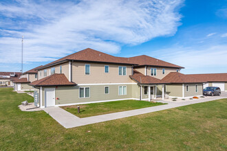 JRR Apartments in Egg Harbor, WI - Foto de edificio - Primary Photo