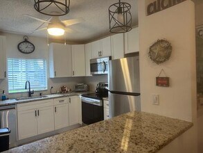 1561 NE 12th Terrace in Jensen Beach, FL - Building Photo - Building Photo