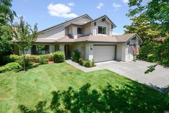 352 Troon Ct in Napa, CA - Foto de edificio - Building Photo