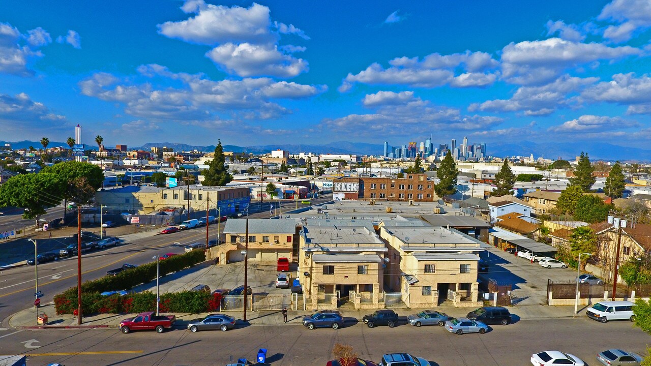 4036 Broadway Pl in Los Angeles, CA - Building Photo