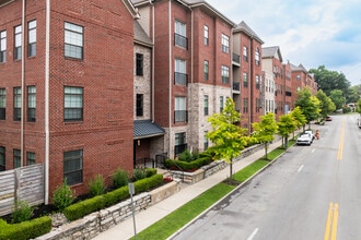 Century Baxter Ave in Louisville, KY - Building Photo - Building Photo