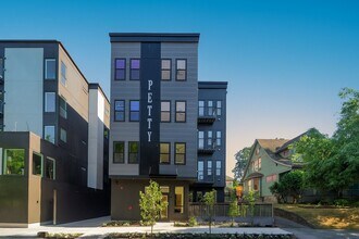 Petty in Portland, OR - Foto de edificio - Building Photo