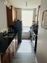 330 W Grand Ave, Unit 1601 in Chicago, IL - Building Photo - Building Photo