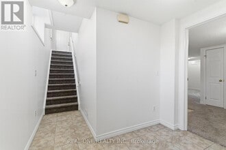 132 Dawn Ave in Guelph, ON - Building Photo - Building Photo