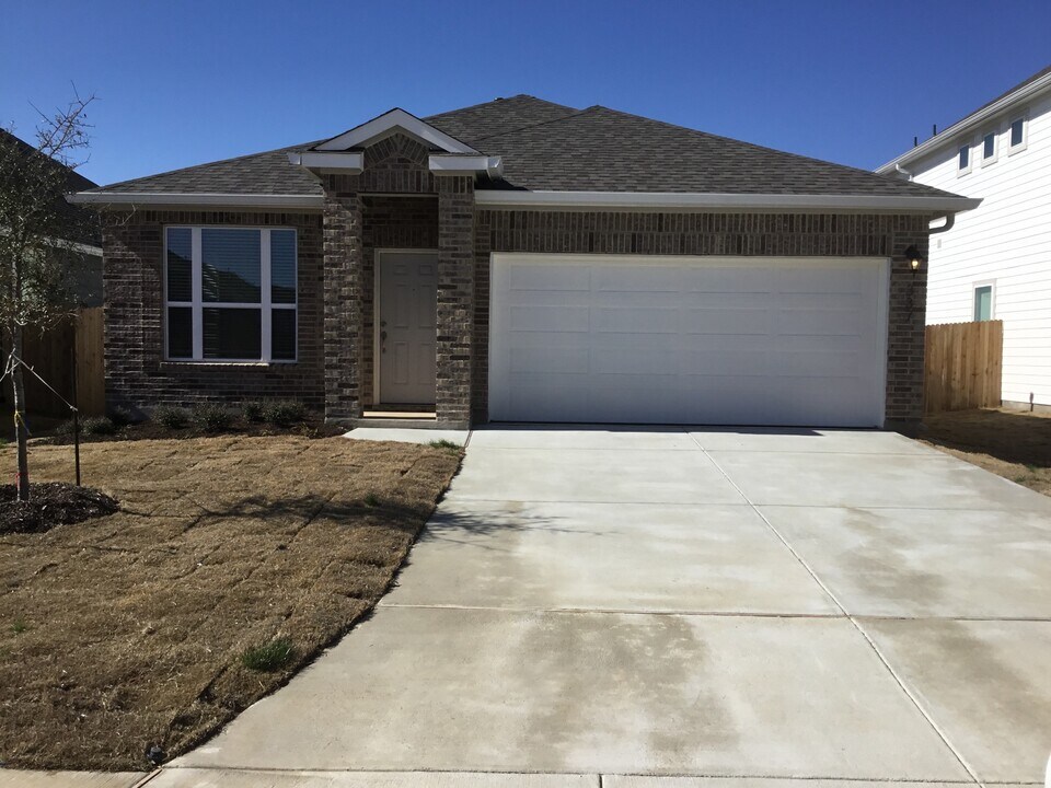 337 Pebble Beach Run in New Braunfels, TX - Building Photo