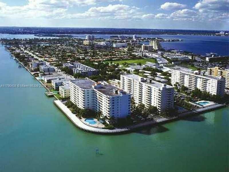 7501 E Treasure Dr in North Bay Village, FL - Building Photo