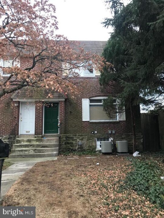302 E Essex Ave in Lansdowne, PA - Building Photo