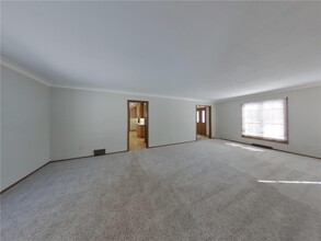 4864 Gaywood Dr in Minnetonka, MN - Building Photo - Building Photo