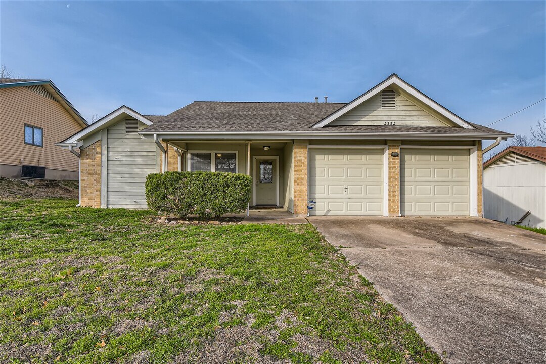 2302 Frontier Trl in Round Rock, TX - Building Photo