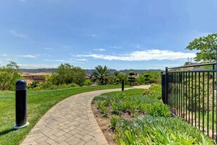 2566 Escala Cir in San Diego, CA - Foto de edificio - Building Photo