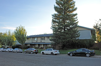 Vir Mar Garden Apartments in Fair Oaks, CA - Foto de edificio - Building Photo