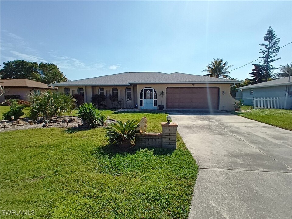 1326 SE 23rd Terrace in Cape Coral, FL - Building Photo