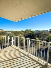 8260 SW 210th St, Unit 301 in Cutler Bay, FL - Foto de edificio - Building Photo