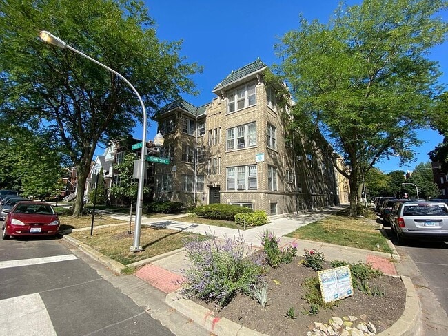 property at 3114 W Sunnyside Ave