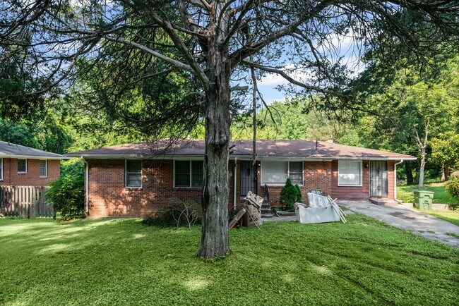 2137 Kimberly Rd SW in Atlanta, GA - Building Photo - Building Photo