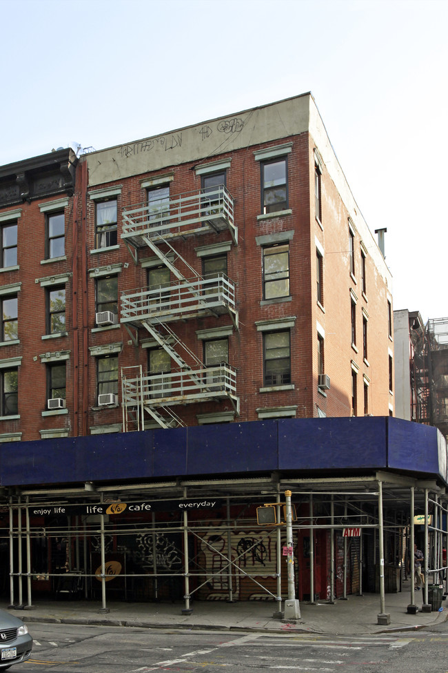 166 Avenue B in New York, NY - Building Photo - Building Photo