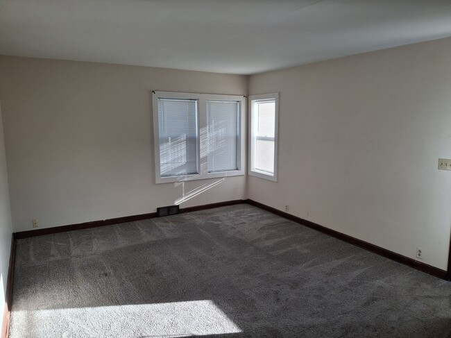 909 S Front St, Unit 2
