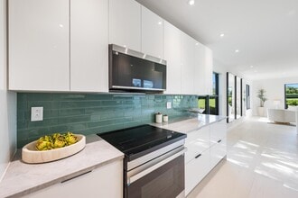 800 Greensward Ct in Delray Beach, FL - Building Photo - Building Photo