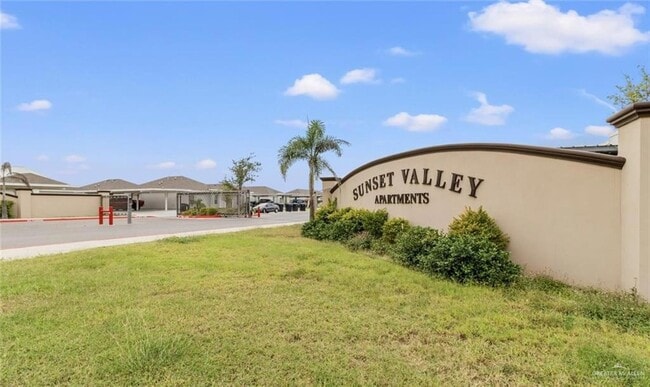 904 Kentucky St, Unit 1 in Alton, TX - Building Photo - Building Photo