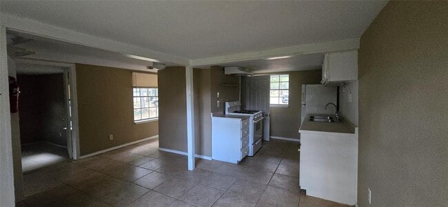 900 Mohawk Dr in Montgomery, TX - Building Photo - Building Photo