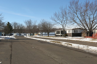 Sherman Oaks in Jackson, MI - Foto de edificio - Building Photo