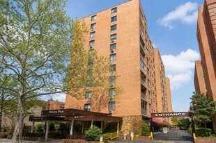 144-77 Roosevelt Ave in Queens, NY - Building Photo
