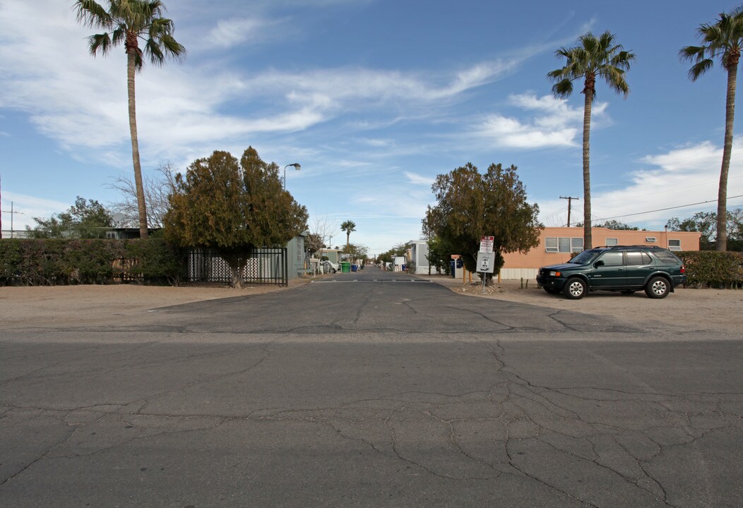 Las Palmas Mobile Home Park in Tucson, AZ - Building Photo