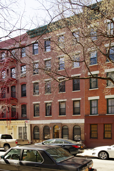 524 E 6th St in New York, NY - Building Photo