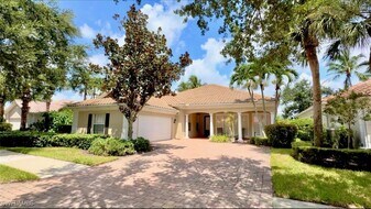 3937 Upolo Ln in Naples, FL - Building Photo