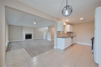 3 Presidio Rd in Montgomery, TX - Foto de edificio - Building Photo