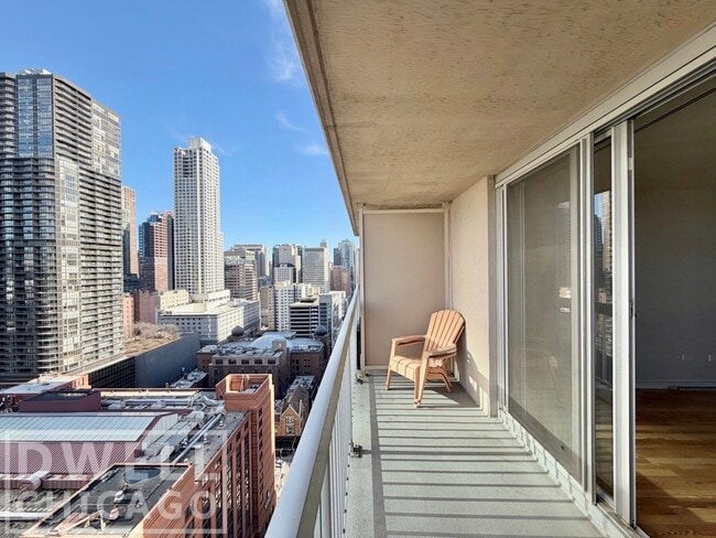 545 N Dearborn St, Unit 2