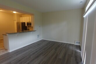 2244 Flagstone Ln in Carpentersville, IL - Building Photo - Building Photo