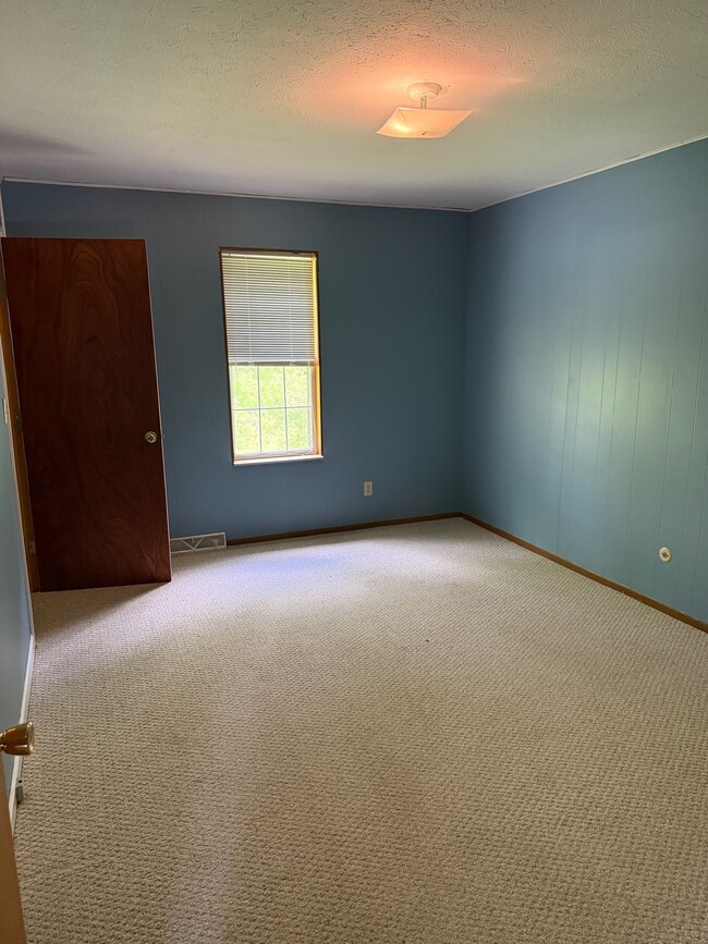 201 N Lancaster St, Unit A in Athens, OH - Building Photo - Building Photo