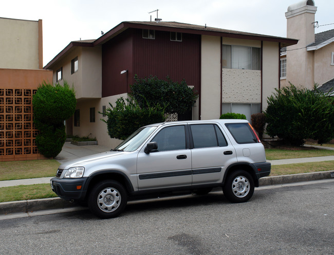 13830 Hawthorne Way in Hawthorne, CA - Building Photo - Building Photo