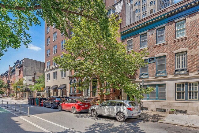 1833 Spruce St in Philadelphia, PA - Building Photo - Building Photo